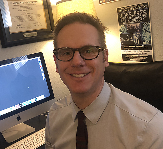 Profesora de estudios religiosos Pat McCormick.